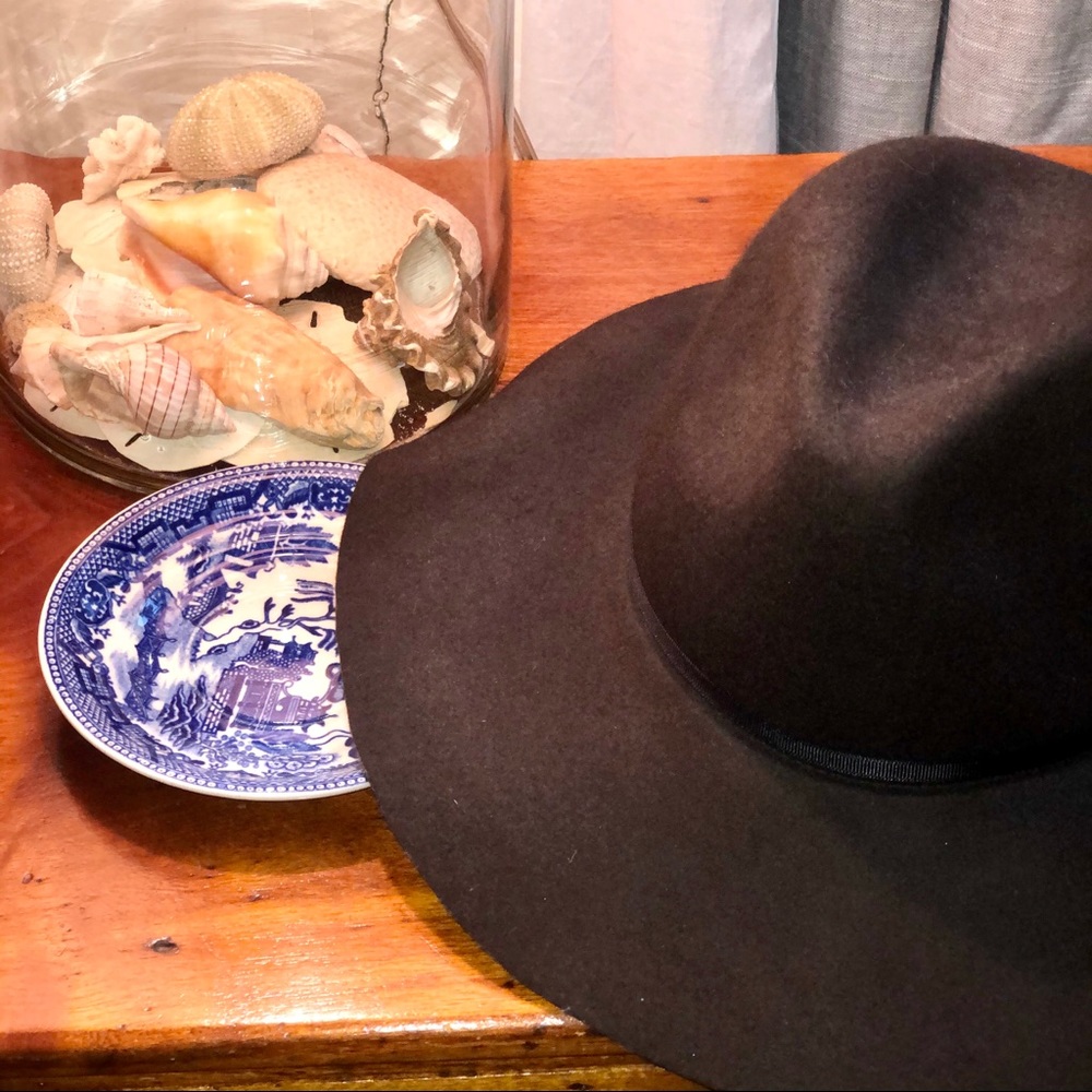 AE|BROWN WOOL HAT WITH BRIM & BLACK TRIM|OS